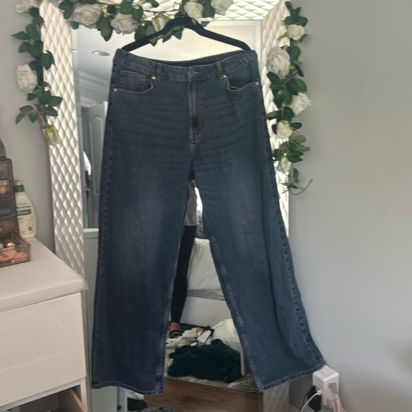 Jeans - Picture 1 of 2